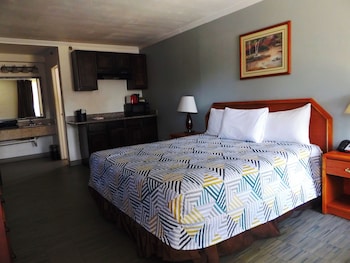 Standard Room, 1 King Bed, Non Smoking, Kitchen