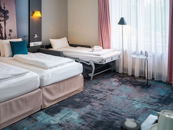 Privilege, Room, Multiple Beds