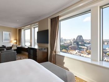 Premier Harbour Bridge King Room