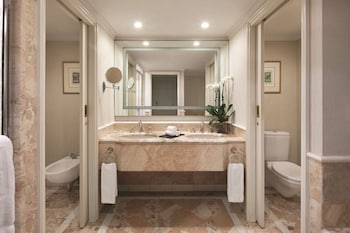 Horizon Spa Suite 1 King, Club Lounge Access (High Floor)