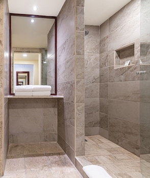 Deluxe Room, 1 King Bed, Mountain View