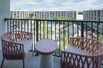 Suite, 1 Bedroom, Pool View