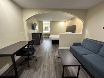 Suite, 1 King Bed with Sofa bed, Non Smoking