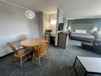 Studio Suite, 1 King Bed, Non Smoking, Hot Tub