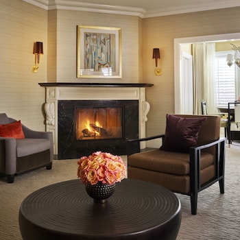 Crescent Bungalow Suite