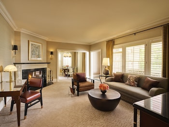 Crescent Bungalow Suite