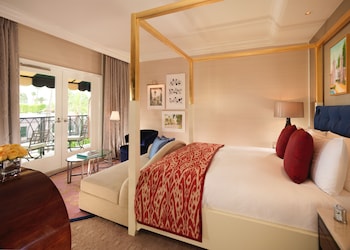 Crescent Suite