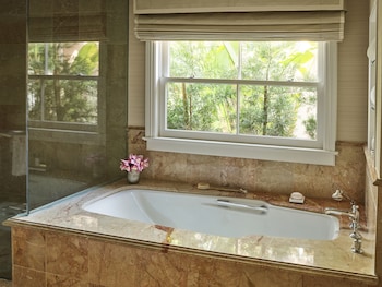 Deluxe Patio Room