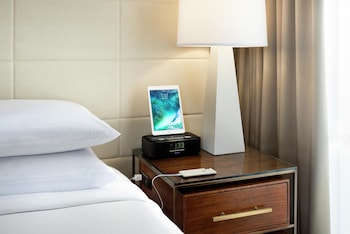 Junior Suite, 1 King Bed with Sofa bed