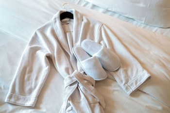 Deluxe Room, 1 King Bed (Deluxe King)