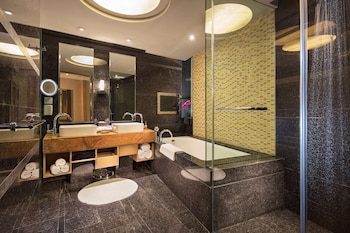 King Hilton Executive