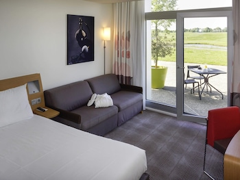 Deluxe Room, 1 Double Bed, Accessible (Golf course view)