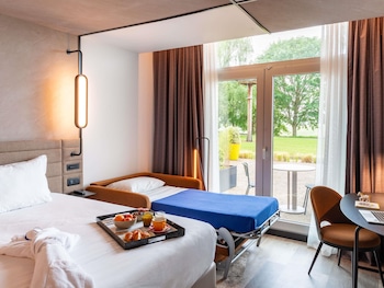 Deluxe Room, 1 Double Bed, Accessible (Golf course view)