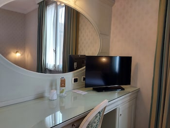 Compact Room