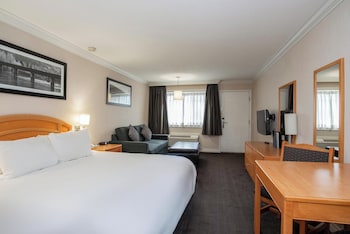 Studio, 1 King Bed, Kitchenette (Sofa Bed, Monashee Building)