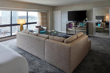 Executive Suite, 1 King Bed with Sofa bed