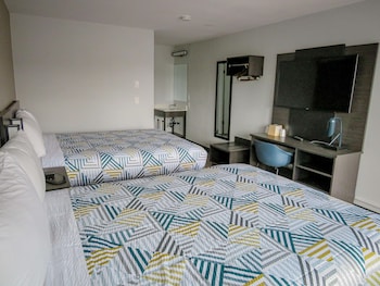 Standard Room, 2 Queen Beds, Non Smoking