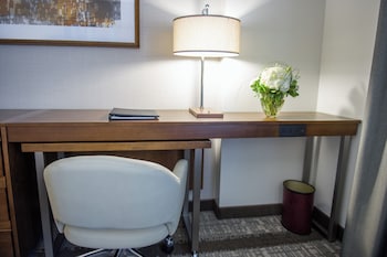 Standard Room, 1 King Bed, Accessible Bathtub (Communications, Accessible Tub)