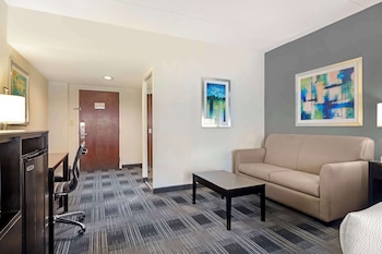 Suite, 1 Queen Bed, Non Smoking, Refrigerator & Microwave (with Sofabed)