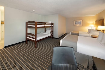 Suite, Multiple Beds, Non Smoking