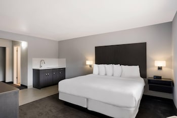 Standard Room, 1 King Bed, Non Smoking, River View