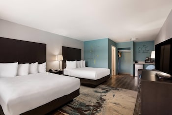 Standard Room, 2 Queen Beds, Non Smoking, Courtyard View