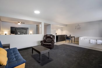Suite, 1 King Bed, Non Smoking (Efficiency)