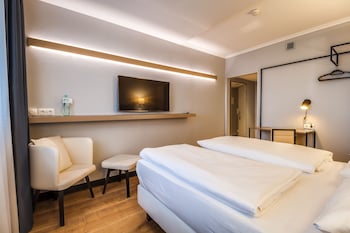 Standard Single Room, 1 Queen Bed