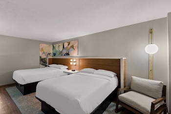 Room, 2 Queen Beds, Non Smoking, Poolside