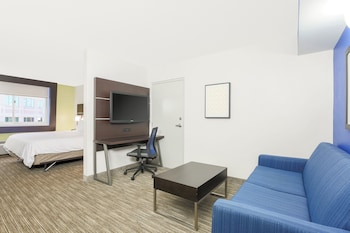 Suite, 1 King Bed with Sofa bed (Addl Living Area)