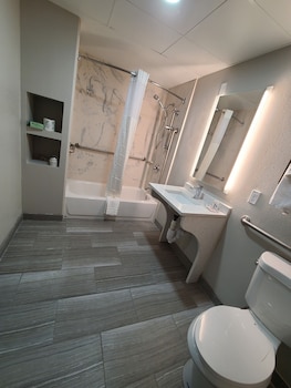 Room, 2 Queen Beds, Accessible, Non Smoking (Accessible Tub)