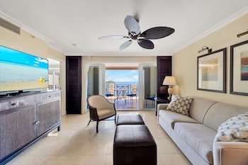 Studio Suite, 1 King Bed, Oceanfront