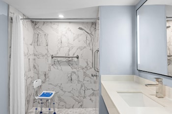 Room, 2 Double Beds, Accessible, Non Smoking (Mobility/Hearing, Roll-in Shower)