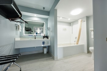 Suite, 1 King Bed, Non Smoking