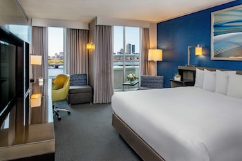 Room, 1 King Bed, Balcony, River View