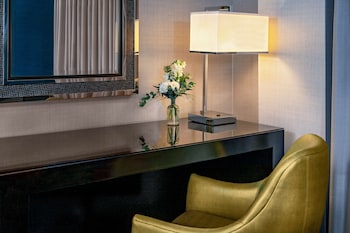 Suite, 1 King Bed