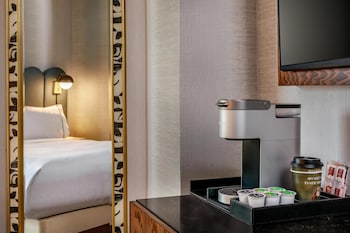 Room, 2 Double Beds, City View