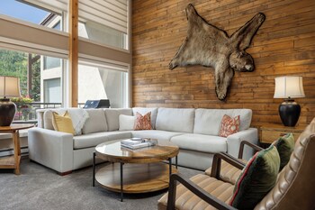Premier Condo, Fireplace (Montaneros 406)