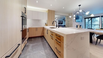 Room, 3 Bedrooms (Diamond, 3 bath)