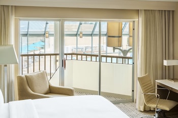 Room, 1 King Bed, Non Smoking, Balcony (Interior)