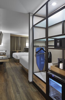 Room, 2 Queen Beds, City View
