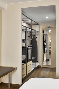 Room, 2 Queen Beds, City View