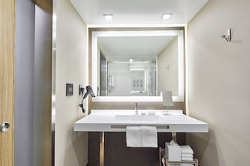 Room, 2 Queen Beds, City View