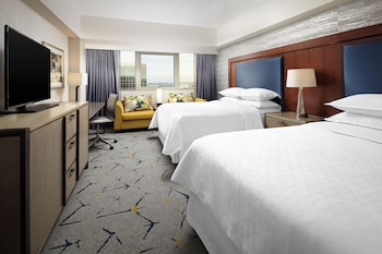 Traditional Room, 2 Queen Beds (Mobility/Hearing Accessible, Tub)
