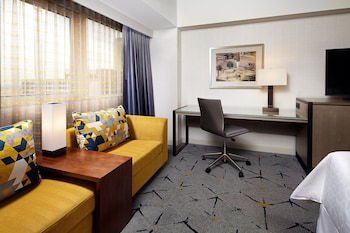Traditional Room, 2 Queen Beds (Mobility/Hearing Accessible, Tub)