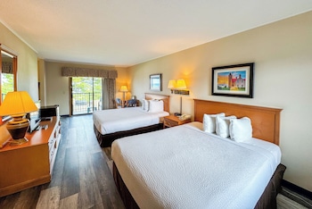 Standard Room, 2 Queen Beds, Lake View