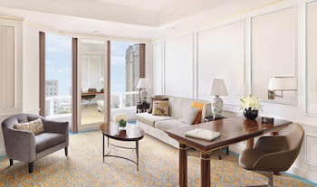 Junior Suite, 1 King Bed