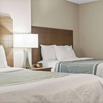 Studio Suite, 2 Queen Beds, Non Smoking, Poolside