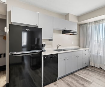 Suite, 1 King Bed, Non Smoking, Kitchenette