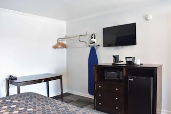 Room, 1 King Bed, Accessible, Smoking